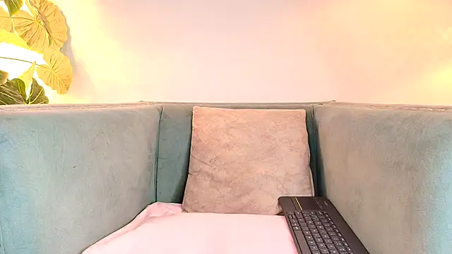 Fluffy Bubble21 online show from 09/25/25, 03:21