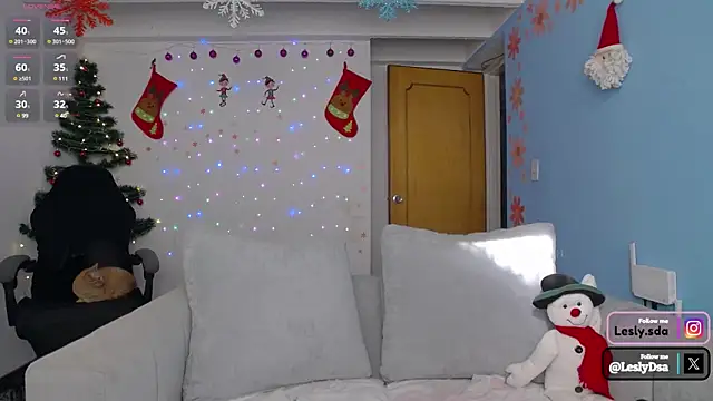 Snapshot of leslyyu chatting on 12/17/24, 08:32 leslyyu online show from 12/17/24, 08:32