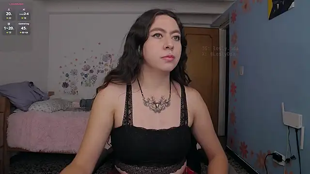 Snapshot of leslyyu chatting on 09/15/25, 02:17 leslyyu online show from 09/15/25, 02:17