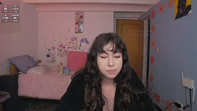 Snapshot of leslyyu chatting on 10/18/25, 04:08 leslyyu online show from 10/18/25, 04:08