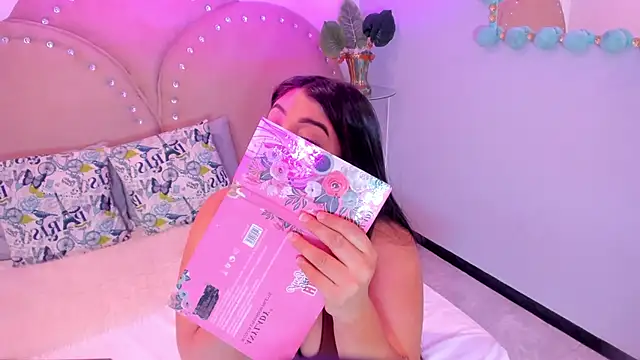 Miia Thompsonn online show from 02/11/26, 03:33