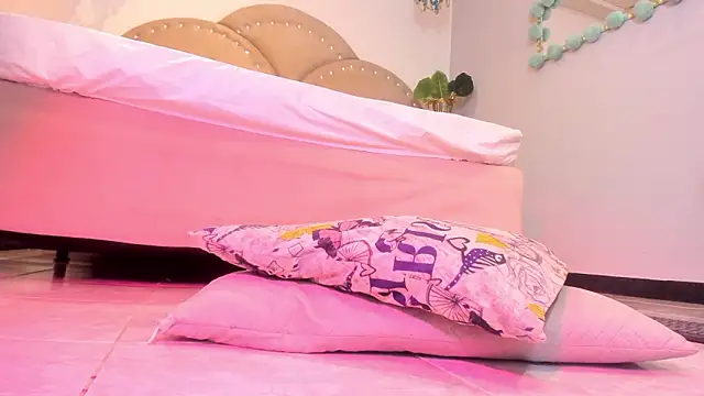 Miia Thompsonn online show from 02/24/26, 07:17