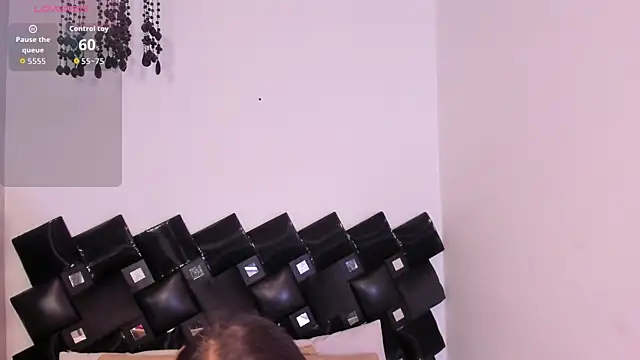 Miia Thompsonn online show from 06/23/26, 07:56