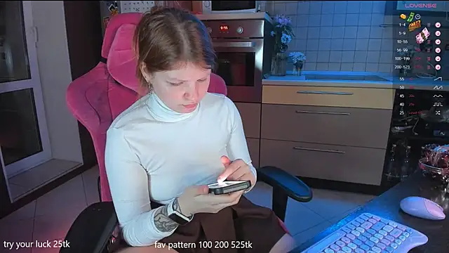 Snapshot of lil_lia chatting on 12/02/24, 07:16 lil lia online show from 12/02/24, 07:16