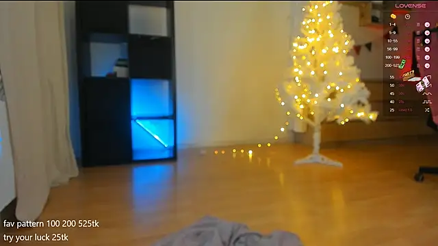 Snapshot of lil_lia chatting on 12/22/24, 02:06 lil lia online show from 12/22/24, 02:06