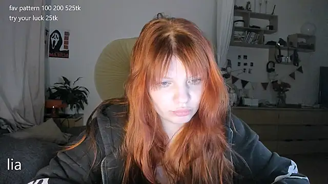 Snapshot of lil_lia chatting on 04/27/26, 07:23 lil lia online show from 04/27/26, 07:23
