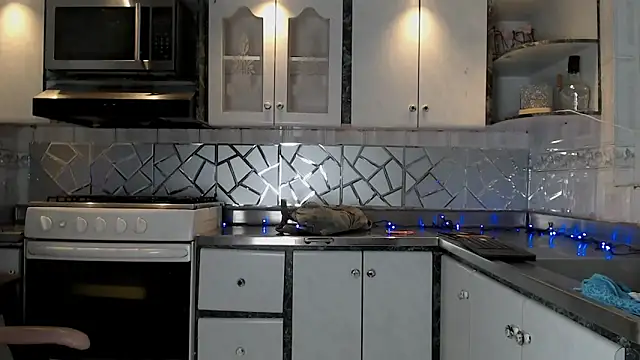 Snapshot of cristinaa_oz chatting on 02/19/26, 07:10 cristinaa oz online show from 02/19/26, 07:10