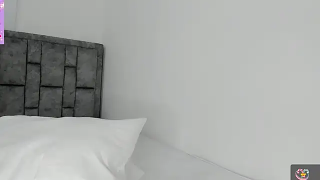 Snapshot of Loren_moreno chatting on 12/19/24, 06:45 Loren moreno online show from 12/19/24, 06:45