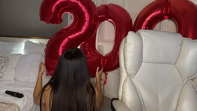 UrLillShy online show from 12/04/25, 01:26