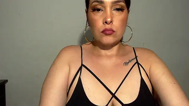 Snapshot of Miss_Agatha chatting on 10/11/25, 02:33 Miss Agatha online show from 10/11/25, 02:33