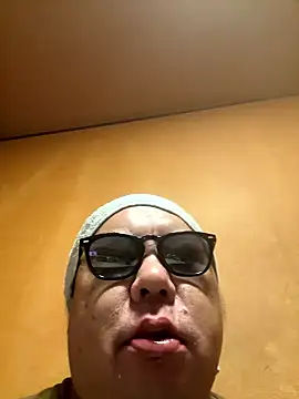 Snapshot of punk0805 chatting on 09/25/25, 11:25 punk0805 online show from 09/25/25, 11:25