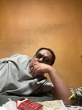 Snapshot of punk0805 chatting on 09/26/25, 10:52 punk0805 online show from 09/26/25, 10:52