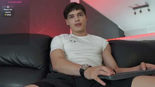Snapshot of Max_cortes1 chatting on 01/23/25, 12:46 Max cortes1 online show from 01/23/25, 12:46