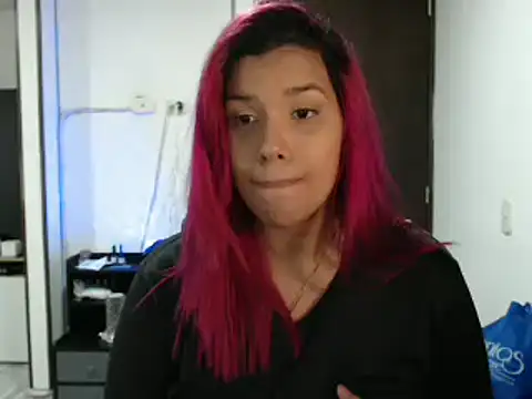 Snapshot of CarolinaRincon chatting on 02/14/25, 09:21 CarolinaRincon online show from 02/14/25, 09:21