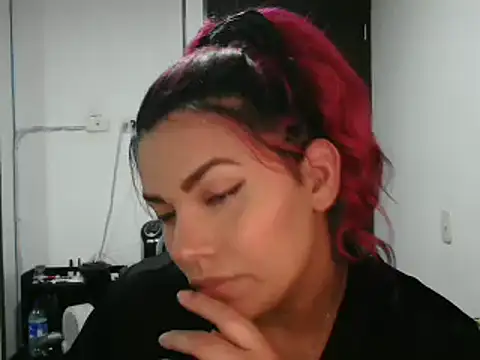 Snapshot of CarolinaRincon chatting on 02/22/25, 10:42 CarolinaRincon online show from 02/22/25, 10:42