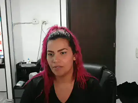 Snapshot of CarolinaRincon chatting on 02/28/25, 01:37 CarolinaRincon online show from 02/28/25, 01:37