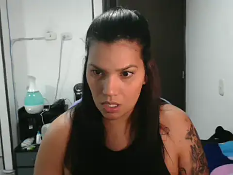 Snapshot of CarolinaRincon chatting on 03/05/25, 03:08 CarolinaRincon online show from 03/05/25, 03:08