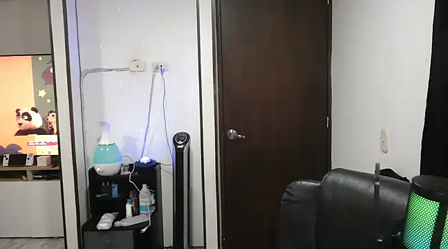 Snapshot of CarolinaRincon chatting on 03/19/25, 01:10 CarolinaRincon online show from 03/19/25, 01:10