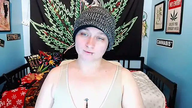 Snapshot of Chloenightmare chatting on 02/08/25, 12:49 Chloenightmare online show from 02/08/25, 12:49