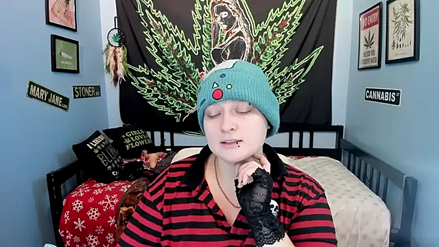 Snapshot of Chloenightmare chatting on 09/13/25, 01:44 Chloenightmare online show from 09/13/25, 01:44