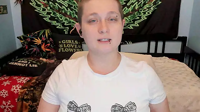 Snapshot of Chloenightmare chatting on 09/26/25, 10:41 Chloenightmare online show from 09/26/25, 10:41