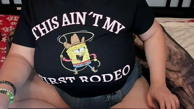 Snapshot of Chloenightmare chatting on 10/06/25, 04:32 Chloenightmare online show from 10/06/25, 04:32