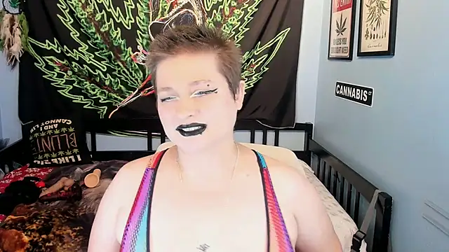 Snapshot of Chloenightmare chatting on 11/07/25, 12:21 Chloenightmare online show from 11/07/25, 12:21