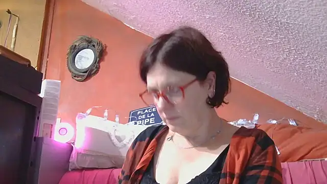 Snapshot of lanax chatting on 09/22/25, 12:51 lanax online show from 09/22/25, 12:51