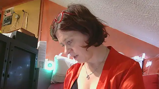 Snapshot of lanax chatting on 11/04/25, 01:21 lanax online show from 11/04/25, 01:21