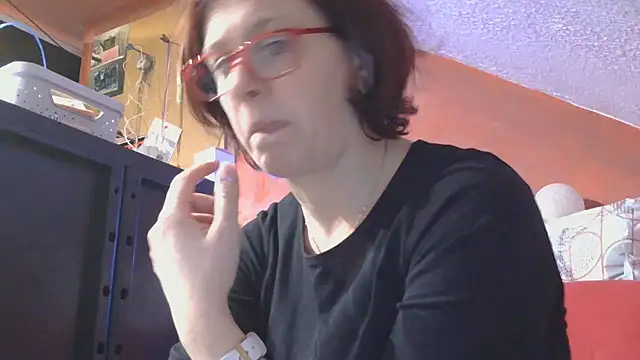 Snapshot of lanax chatting on 11/25/25, 01:11 lanax online show from 11/25/25, 01:11