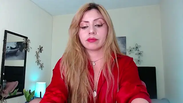 AnthonelaBella online show from 02/03/25, 11:47