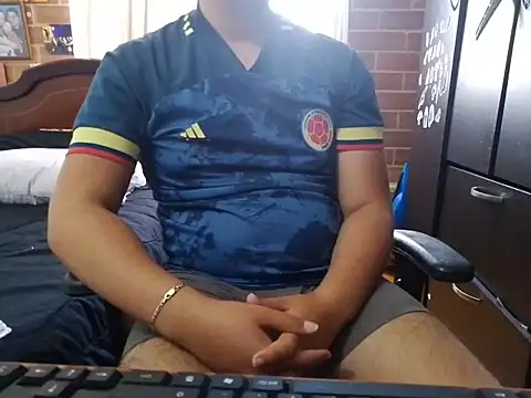 Snapshot of greeneyes999999999999 chatting on 10/24/25, 07:21 greeneyes999999999999 online show from 10/24/25, 07:21