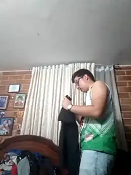 Snapshot of greeneyes999999999999 chatting on 11/27/25, 11:18 greeneyes999999999999 online show from 11/27/25, 11:18