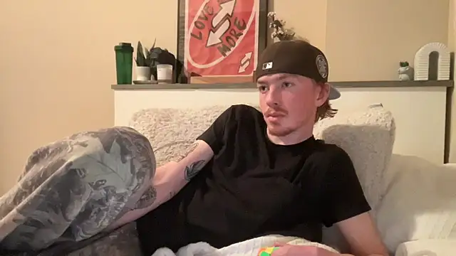 Snapshot of younghungginger chatting on 12/13/24, 11:39 younghungginger online show from 12/13/24, 11:39