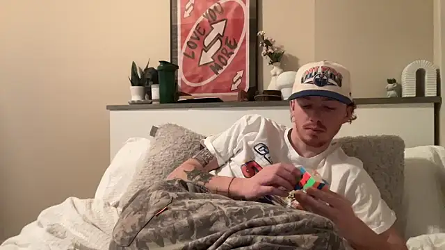 Snapshot of younghungginger chatting on 12/21/24, 03:25 younghungginger online show from 12/21/24, 03:25