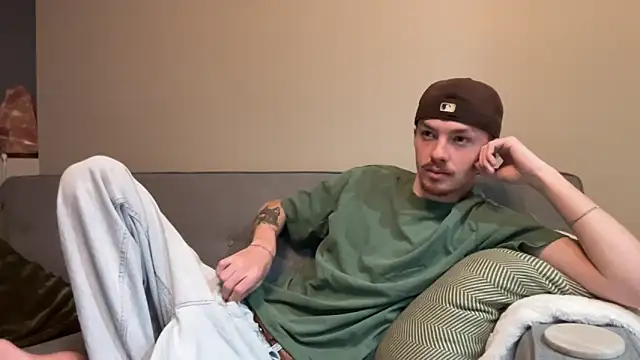 Snapshot of younghungginger chatting on 11/14/25, 11:24 younghungginger online show from 11/14/25, 11:24