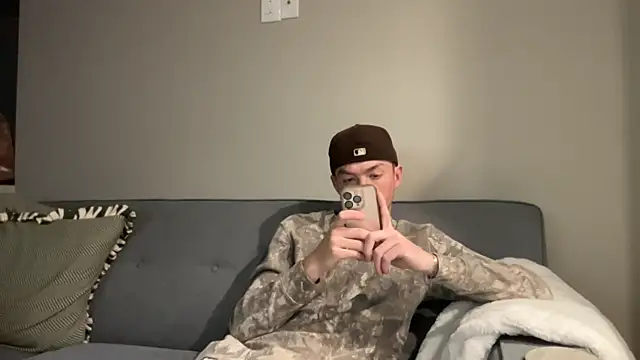 Snapshot of younghungginger chatting on 11/16/25, 12:49 younghungginger online show from 11/16/25, 12:49