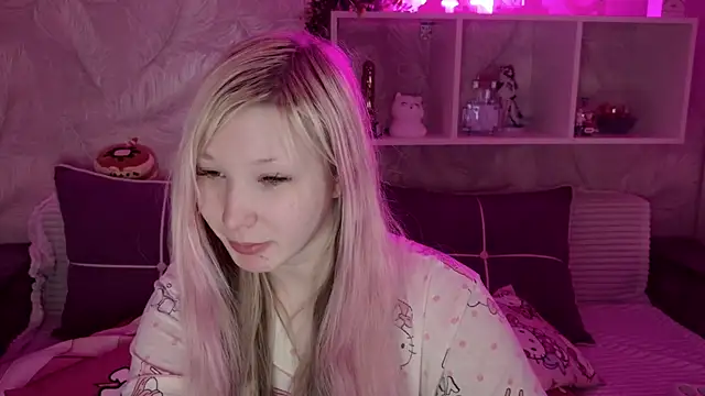 MeowkaKitty online show from 04/18/26, 01:42