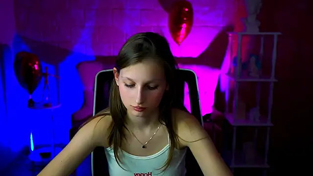 EllaHorton online show from 03/05/25, 07:06