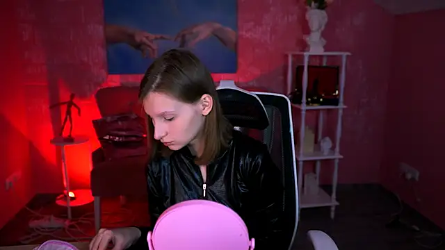 Snapshot of EllaHorton chatting on 04/21/26, 04:56 EllaHorton online show from 04/21/26, 04:56