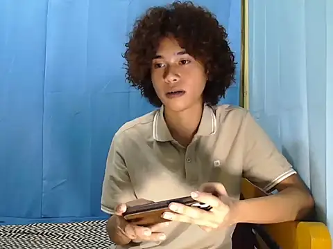Snapshot of Asiantwink21 chatting on 07/29/26, 11:47 Asiantwink21 online show from 07/29/26, 11:47