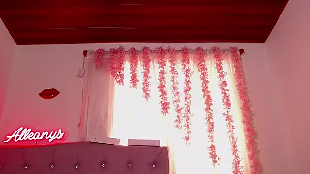 Alleanys Cristal online show from 09/24/25, 02:31