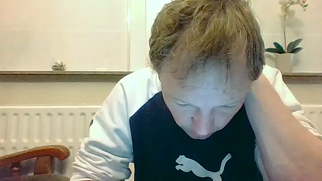 Snapshot of bertolini chatting on 04/24/26, 08:00 bertolini online show from 04/24/26, 08:00
