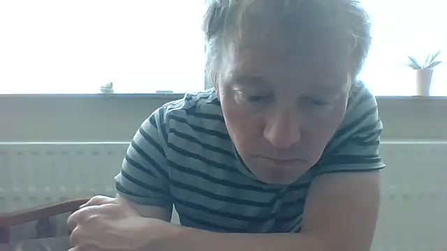 Snapshot of bertolini chatting on 04/30/26, 01:17 bertolini online show from 04/30/26, 01:17