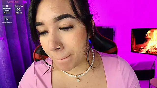 leahtemptation3 online show from 10/25/25, 06:54