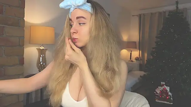 hotexclusive  online show from 12/13/24, 04:00