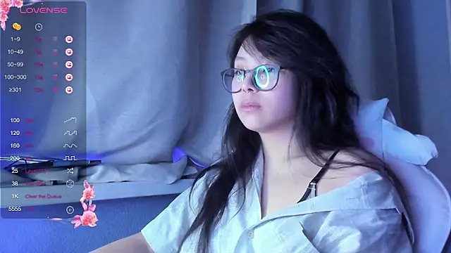 Snapshot of maydaykimmy chatting on 12/14/24, 09:35 maydaykimmy online show from 12/14/24, 09:35