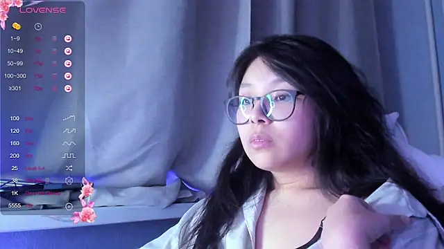 Snapshot of maydaykimmy chatting on 12/15/24, 02:41 maydaykimmy online show from 12/15/24, 02:41