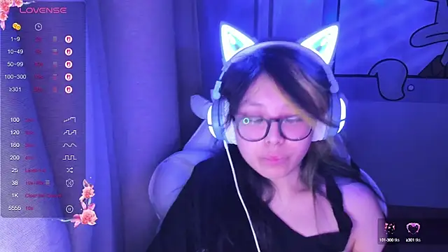 Snapshot of maydaykimmy chatting on 02/14/25, 03:33 maydaykimmy online show from 02/14/25, 03:33