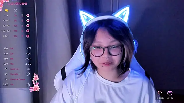 Snapshot of maydaykimmy chatting on 10/27/25, 02:37 maydaykimmy online show from 10/27/25, 02:37